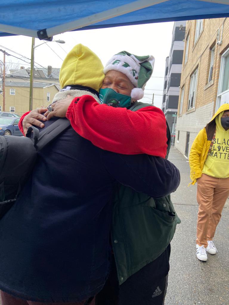 zellieimani's tweet image. BLM Paterson hosted a free Christmas Day Distribution Saturday morning on Carroll Street. 

Christmas dinners, toys, and clothes were distributed to community members. 

If you’re in the giving spirit. Please donate $5 to support our work. 
$blmpaterson cashapp ❤️