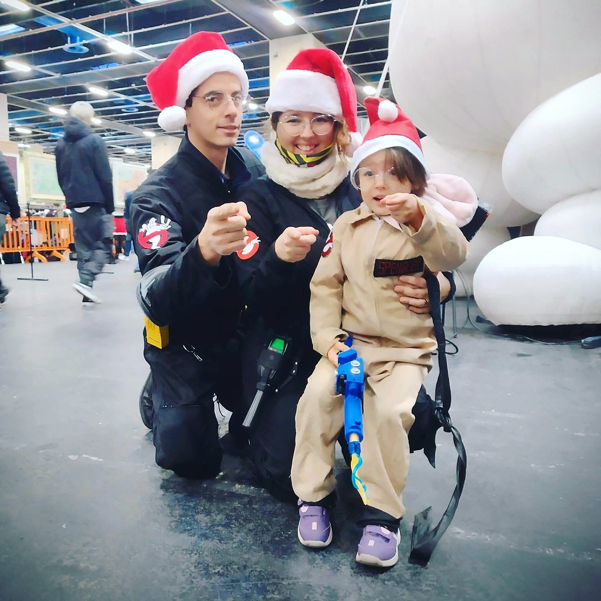 hramistribute's tweet photo. Merry Christmas 🎄🎅🥂🍾🤓👻🎁
.
#Ghostbusters #haroldramis #egonspengler #Christmas #MerryChristmas #MerryXmas #MerryChristmas2021 https://t.co/xIUgsdAdwR