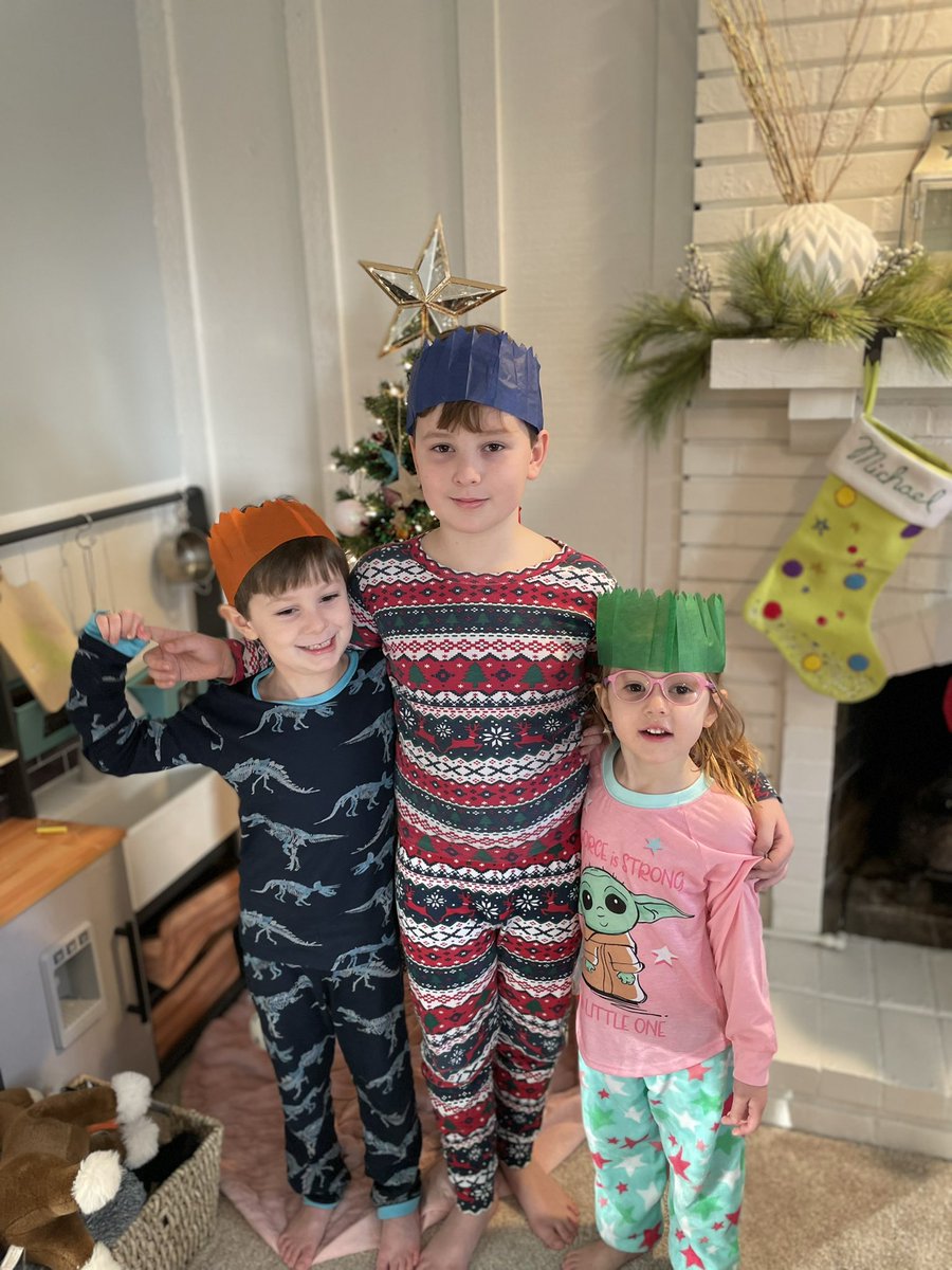 Christmas crackers aren’t common in the US but because of #bluey we got some! The 4 y/o broke her crown (on purpose) & without missing a beat the middle one said, “Here’s to Bartleby!” And the oldest responded, “Welcome to the family mate!” @OfficialBlueyTV #christmasswim 💙🎄❤️