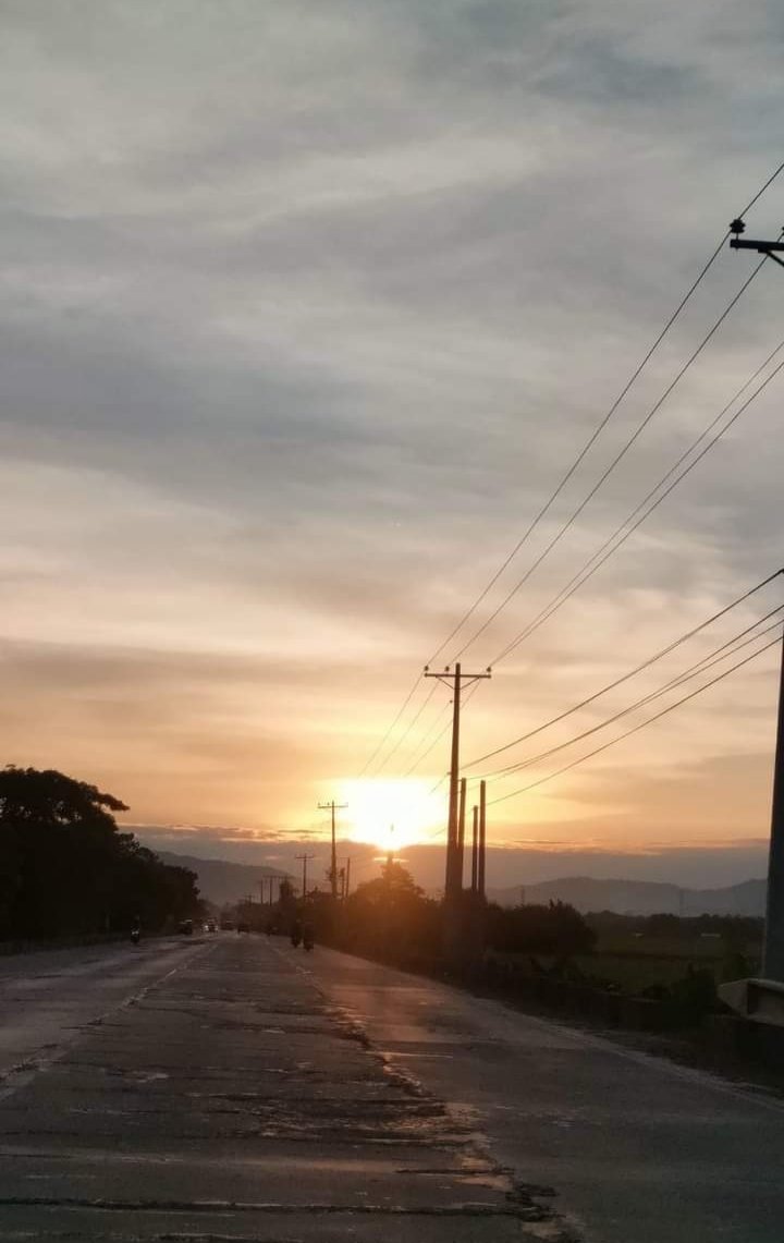 MJE0792Jeitoso's tweet photo. Pinagpalang Sunday po s Lahat!😉
Sana tuloy tuloy n po ang pag araw God for a smooth travel.🙏🙏🙏
#SundayGrind
#EarlyMorningDrive https://t.co/1IpxubwYku