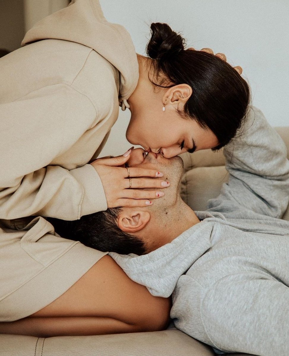 Babbalei1's tweet photo. U 
N 

A
N
N
O

D
I 

V
O
I

Che questo sia solo il primo di una lunga serie ❤️❤️❤️ Buon anniversario #PRELEMI 🥂 https://t.co/CjGY6erqlT