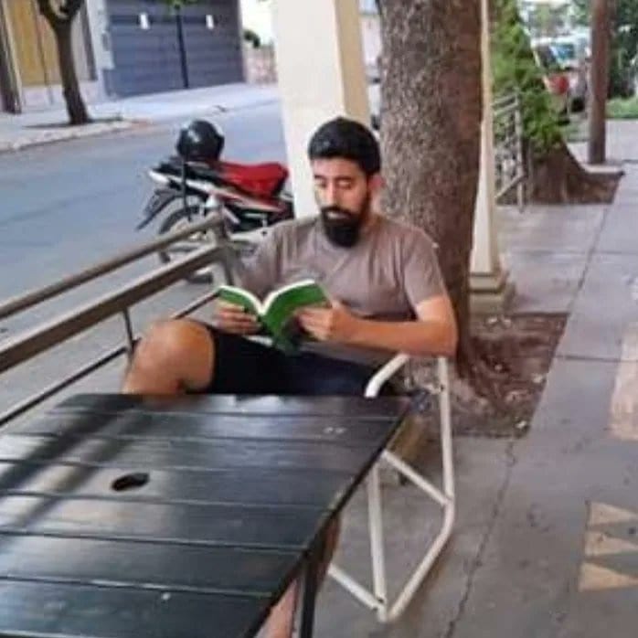 ParaToalla's tweet photo. En esta emisión, también contaremos con las últimas entregas de las recomendaciones lectoras 📚 de Jorge "Chacho" Charras y los "Gustos Personales" 💫 de María @CortezLuz 
👇 https://t.co/6rSqJgOqDx