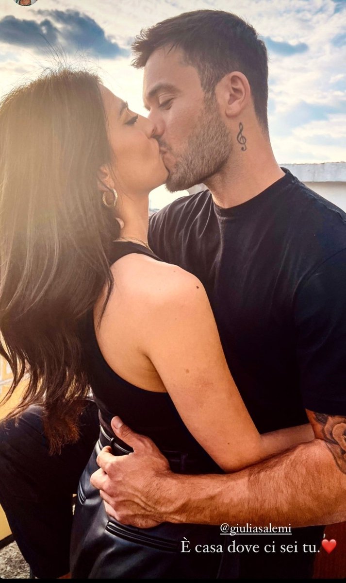 Babbalei1's tweet photo. U 
N 

A
N
N
O

D
I 

V
O
I

Che questo sia solo il primo di una lunga serie ❤️❤️❤️ Buon anniversario #PRELEMI 🥂 https://t.co/CjGY6erqlT
