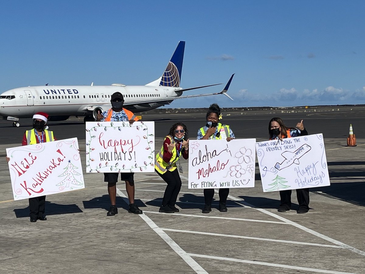TeamKOA1's tweet photo. Sending our passengers out with holiday cheer! #teamkoa @united https://t.co/VIcXtf4RP7