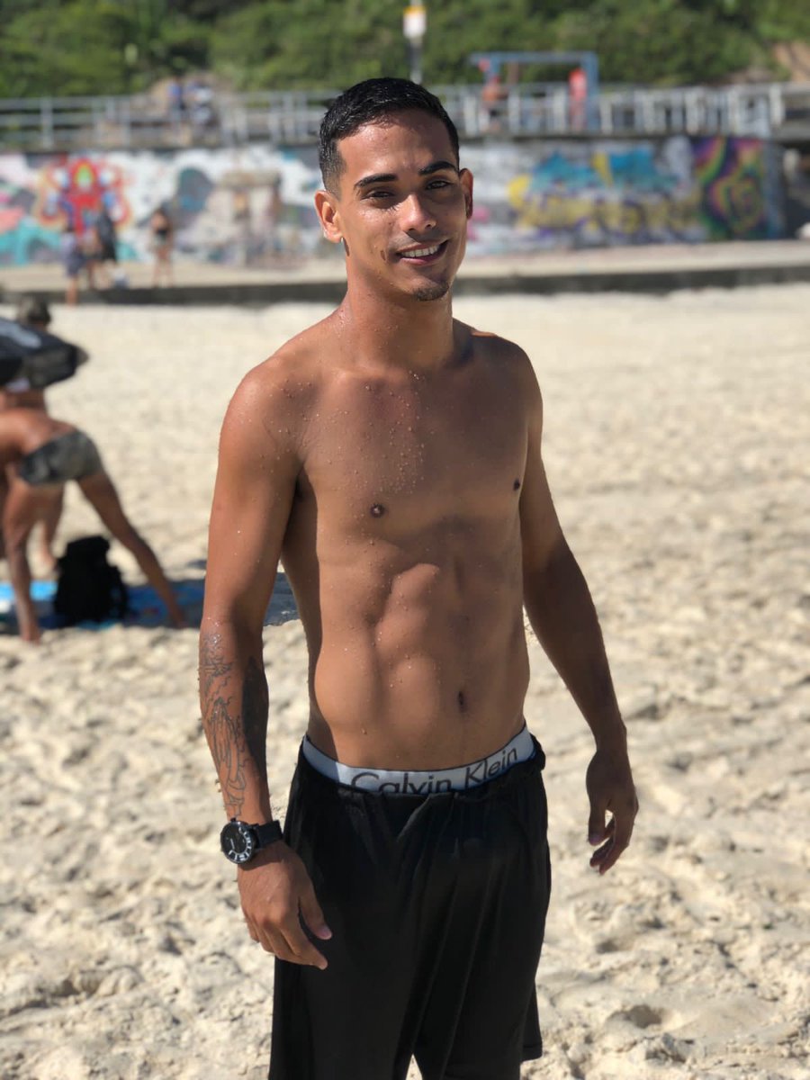 pedroronald25's tweet photo. Faz tempo que não posto nada aqui, vai essas duas 🏖 https://t.co/NtEfDXOOR8