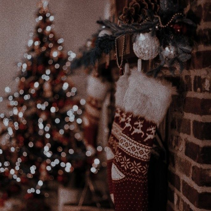 dyniot's tweet photo. ⠀
⠀⠀⠀⠀⠀⠀era uma casa 🎄 kiribaku au

Todos os anos, a casa de Bakugo se tornava assunto no bairro, tendo sua decoração natalina considerada a mais bonita e extravagante. Até esse ano, aparentemente, já que seu vizinho parece estar disposto a arruinar sua reputação. https://t.co/Qfjv5IzAR8