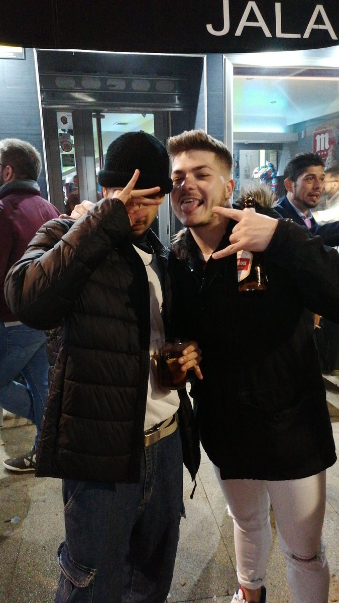 El goalkeeper de discoteke y Kanye West en El Bar Cazador