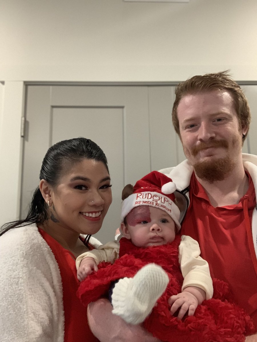 Love_Lanoy's tweet photo. Merry Christmas from our family to yours 🎄💕 https://t.co/rDuRxxbMKr