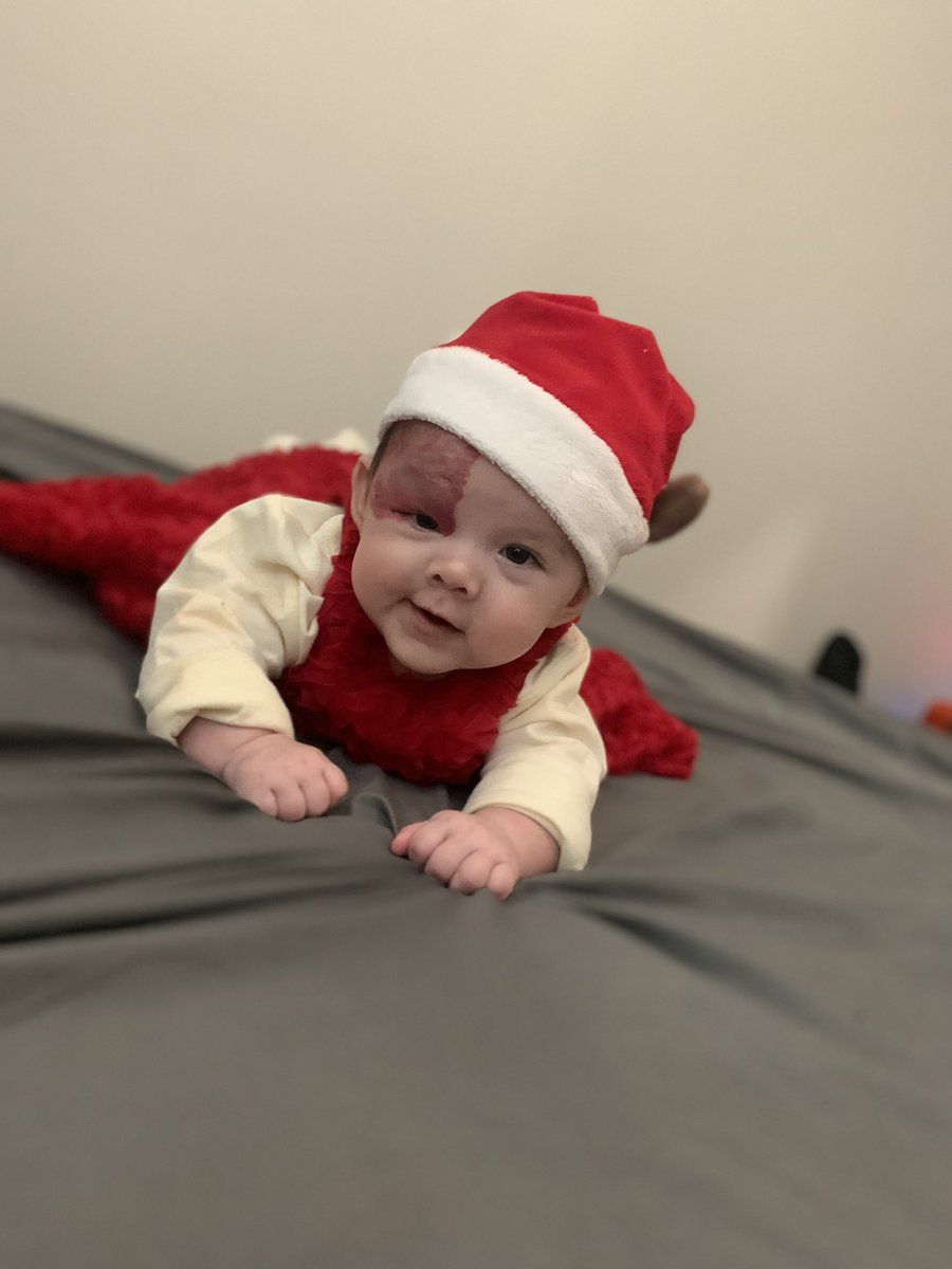Love_Lanoy's tweet photo. Merry Christmas from our family to yours 🎄💕 https://t.co/rDuRxxbMKr