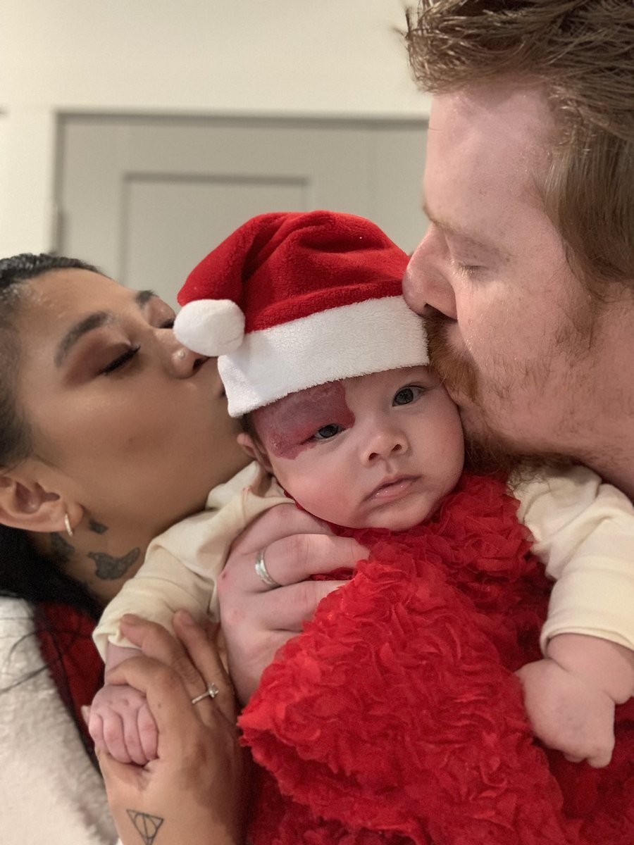 Love_Lanoy's tweet photo. Merry Christmas from our family to yours 🎄💕 https://t.co/rDuRxxbMKr