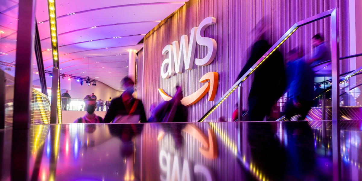 AWS suffers another outage as East Coast datacenter loses power https://t.co/ZGNRi5ww5Y https://t.co/oXRbMM0JW9
