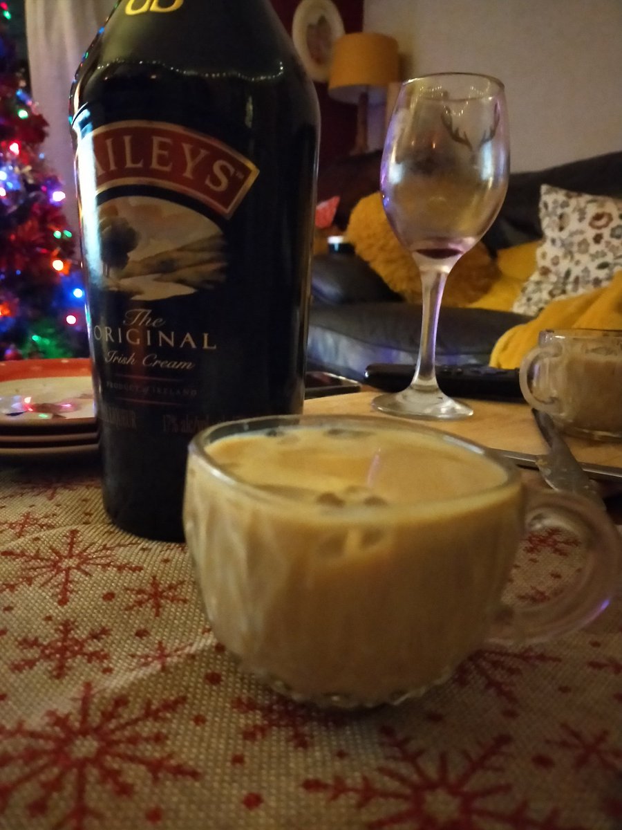 Jambeanie's tweet photo. When @karly_runs tops you up... To the brim! ๐คฃ๐คฃ
Bit pished... ๐คฃ๐คฃ
She didn't just fall down my stairs...
#sackofspuds #sheisfine #itwastheBaileys https://t.co/TKEdo0B9Ok