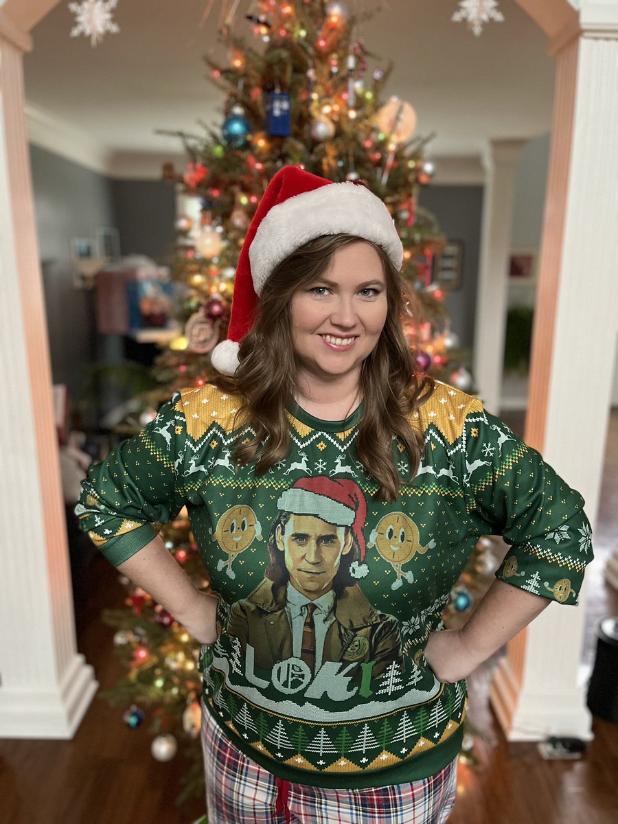 TheShireling1's tweet photo. It was a Merry Christmas with @twhiddleston Tom Hiddleston wrapping paper and a #Loki sweater. #TomHiddleston #Christmas #Marvel https://t.co/WhCtkKpdYl