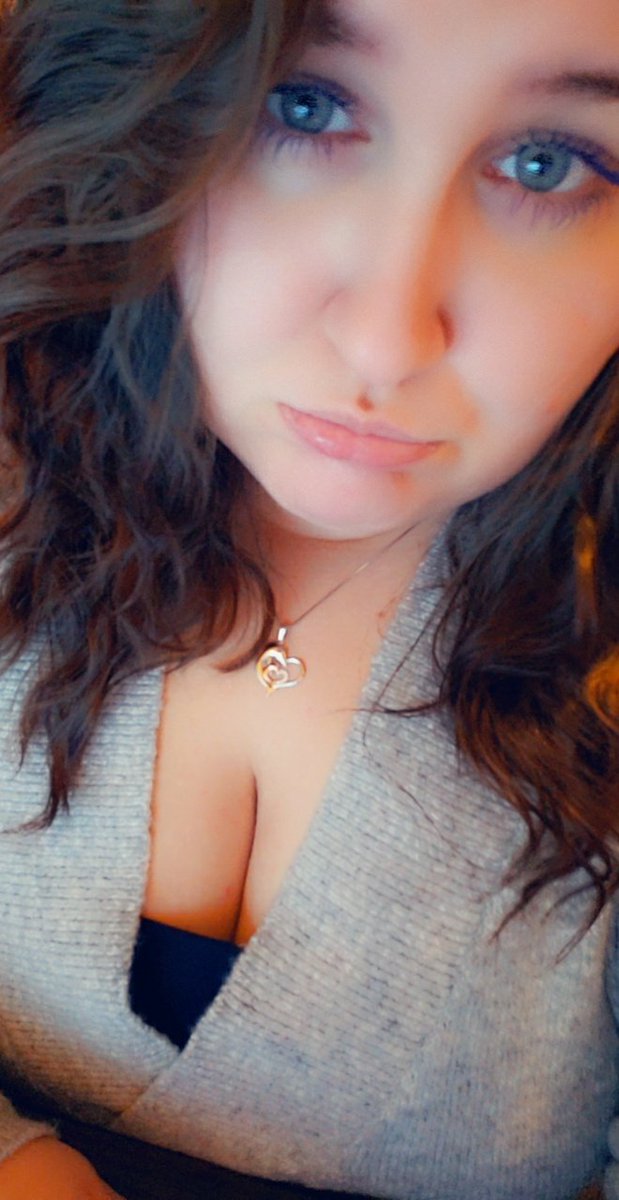 Nimmras's tweet photo. When you try to make a funny face, but fail. Happy Holidays Everyone! 💙🎄

#contentcreator #gamer #gamergirl #selfie #bluemascara #twitchstreamer https://t.co/e2i2cbygPz