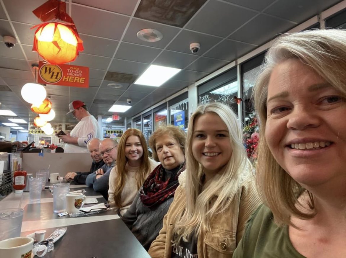 C_ISbevans's tweet photo. 12 years running annual @WaffleHouse Christmas dinner! #tradition #family https://t.co/h4HtatmGLR