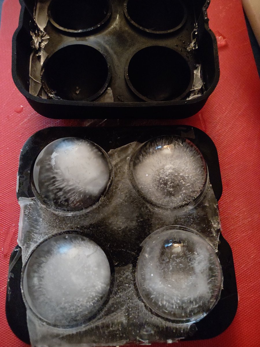 poetreats's tweet photo. #RoundCubes for Christmas
.. 'Drinking out of the Box' 🥳 https://t.co/7afDM0jX1T