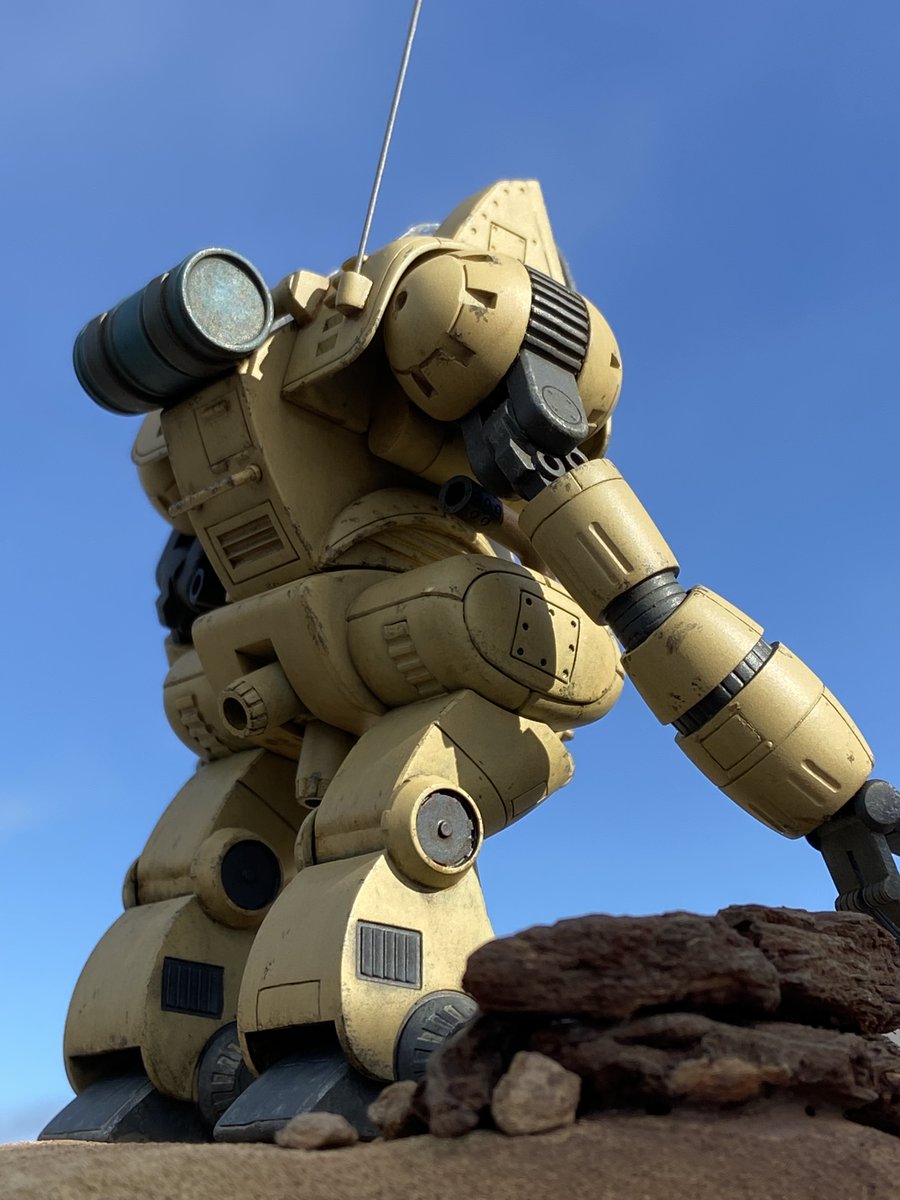 Pakuman03's tweet photo. 1/100ザブングルWM　トラッドイレブン完成しました!!

持ち主が砂トカゲ好きという設定で、左肩アーマーにはトカゲのパーソナルマークを描き込みました🖌🙂

…左足の裏側ディテール掘り直し忘れてますね🤤
＃オラザブ3新規 https://t.co/W1gSPmALmh