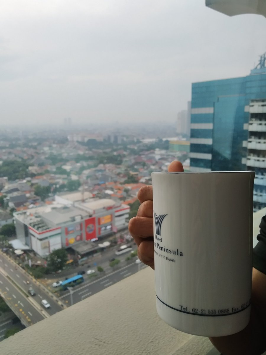 andriandro4's tweet photo. Ngopi dulu sambil ngelihat kota jakarta 
#hotelpeninsula
#fitnes
#ikhwan
#ikhwankhilaf
#ukhtisange 
#ukhti https://t.co/Q2aLGcf1yR