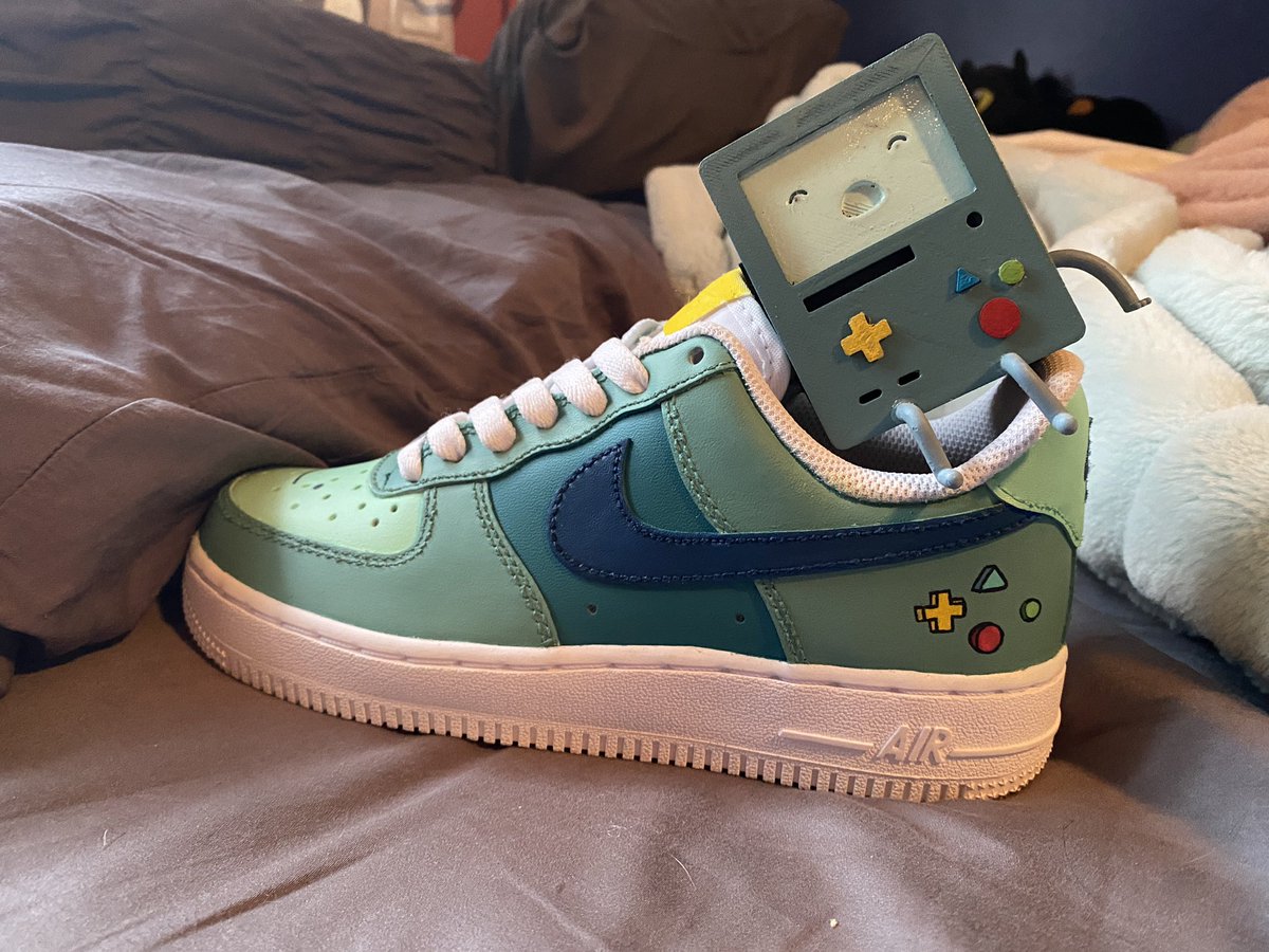 jimi_Kendrick's tweet photo. Me and my partner both got each other customized air forces for Christmas independently. Shoutout to @Rubvrr for being a double agent and keeping our secrets. https://t.co/5zV5nV4zjs