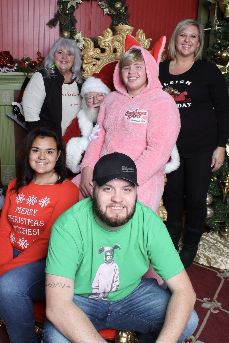 Roseanne24's tweet photo. Merry Christmas! https://t.co/9ia7Wk7n9Y