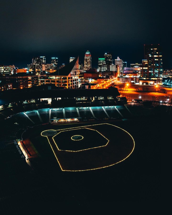 LouisvilleBats's tweet photo. Santa came to town ❤️

Hope y’all had a very Merry Christmas!

(📸: @JesseHurt) https://t.co/IyTK6aaEXD