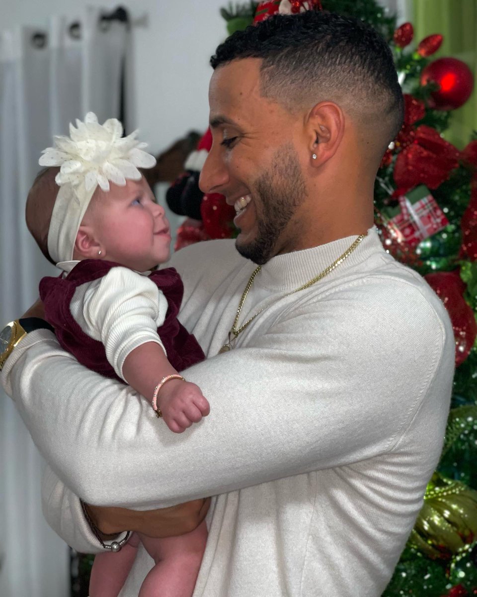 PapuroDeJesus's tweet photo. Felicidad pura ♥️🎄🙏🏽 https://t.co/sMLCp8HLC7