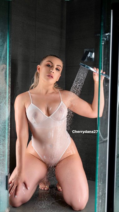 Going LIVE at 2pm (3hrs) on my OF join me https://t.co/K1c0caYUzZ