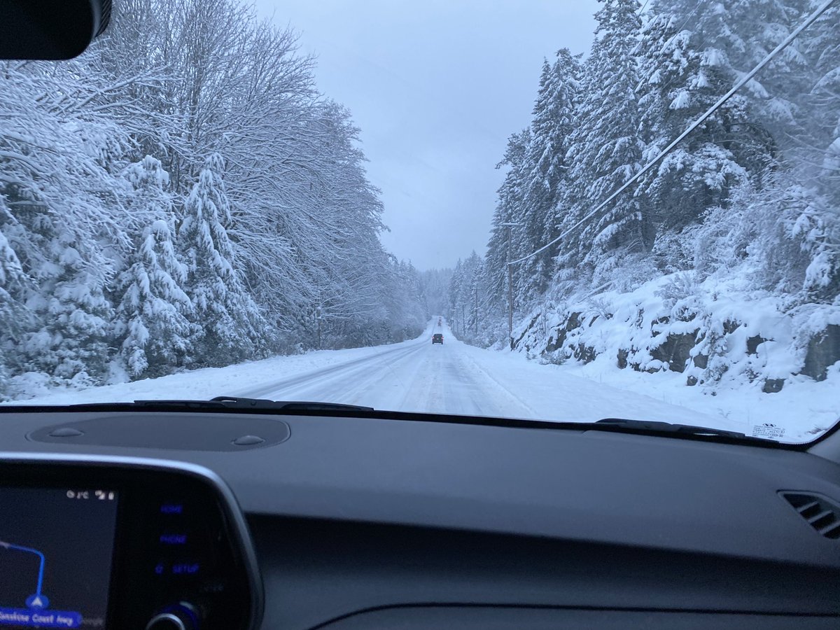 kylahumphreys's tweet photo. It’s a snowy slow going drive near Pender Habour on the #SunshineCoast, don’t be fooled by the non existent snow in Sechelt. Stay safe out there! Merry Christmas ❄️ @DriveBC #WhiteChristmas #drivebc https://t.co/EabO2j1Zu4