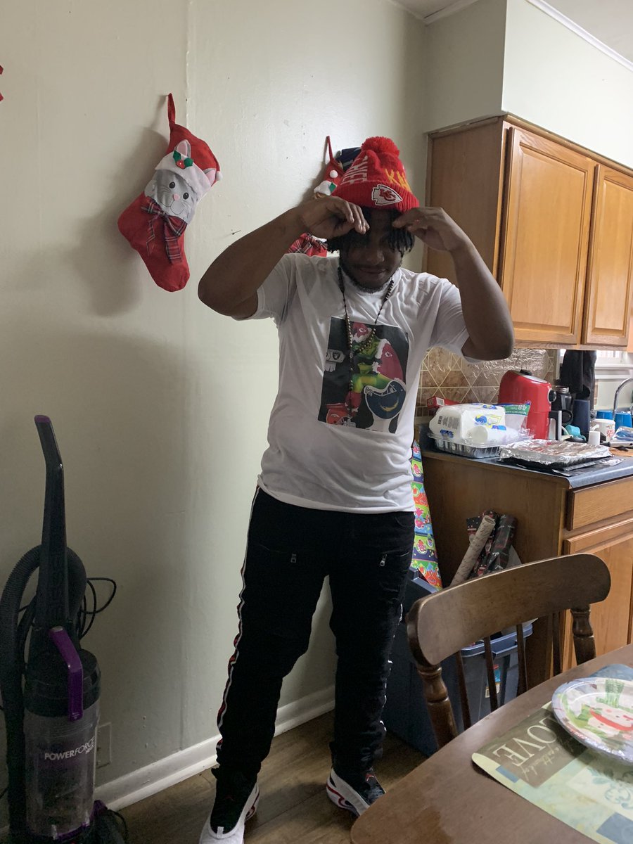meat_roach's tweet photo. He’s a mean 1!! #MrGrinch #kclife @KCChiefs_UK @Chiefs @ChiefsFocus 💯🎅🏾❄️🎄🔥🎁⛄️🧑🏾🎄 https://t.co/qYiXLqnwkv