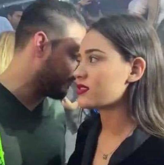 tuchino_fv's tweet photo. Te voy a contar un  /  ahyy ...
chiste q se te van a /  disculpa ya
caer las nalgas de la / ya te lo 
risa                              contaron😂 https://t.co/DszR3Cbk0E
