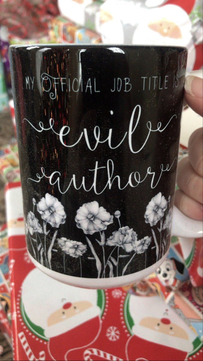 markedwithanm's tweet photo. Merry Christmas! You may now all refer to me as Evil Author😂🎄 #MerryChristmas #WritingCommunity #AuthorLife #EvilAuthor #Christmas2021 https://t.co/lcw5Bf1vhe