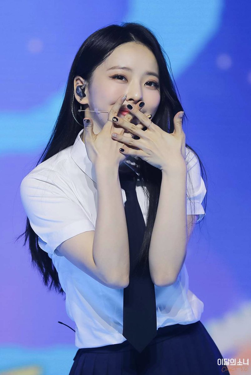 vivifeeds's tweet photo. VIVI FROM LOONA https://t.co/6zKWFVk7fU
