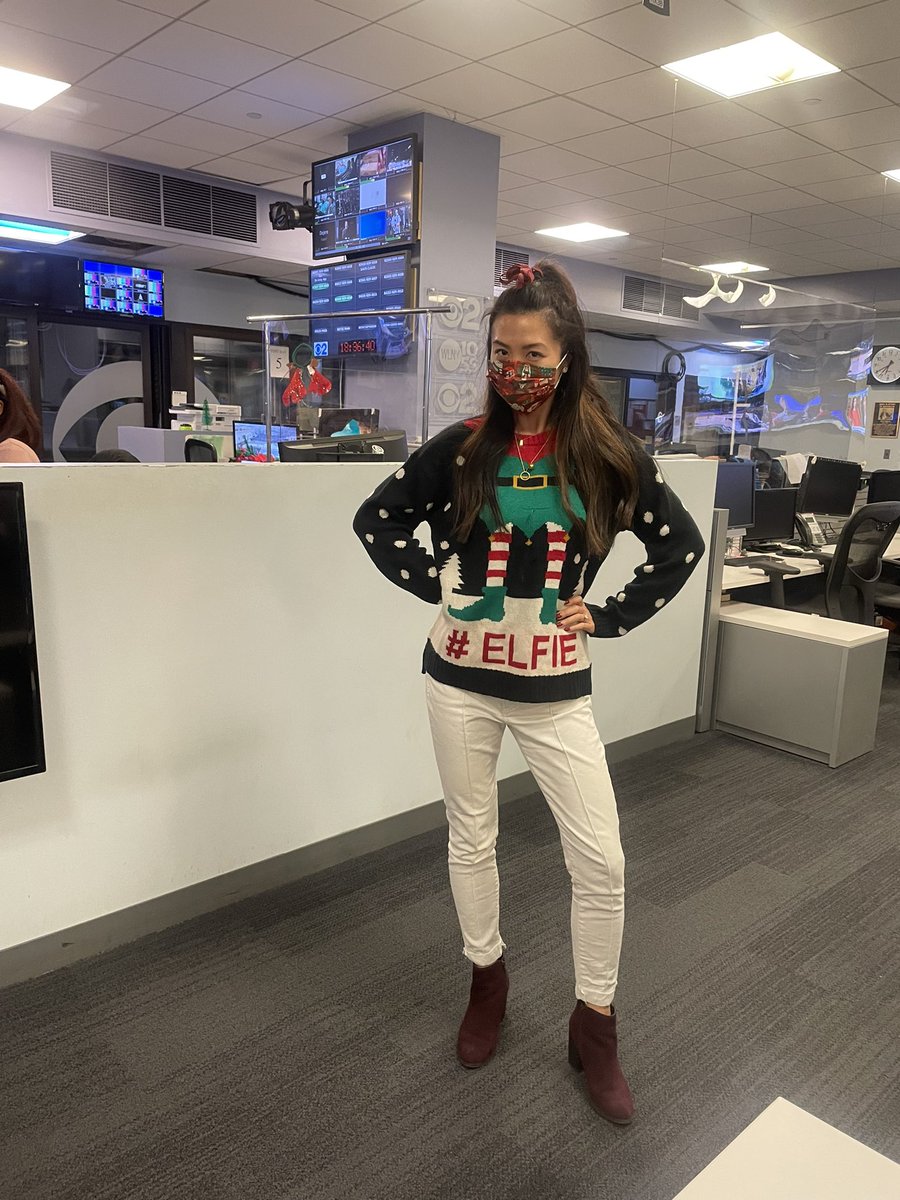 LisaRoznerTV's tweet photo. Merry Christmas to all who celebrate!!! Making the most of the holiday with the @CBSNewYork family appropriately decked out! Catch us at 9p #WLNY AND 11p @CBSNewYork ! https://t.co/Q9n3qzJqr3