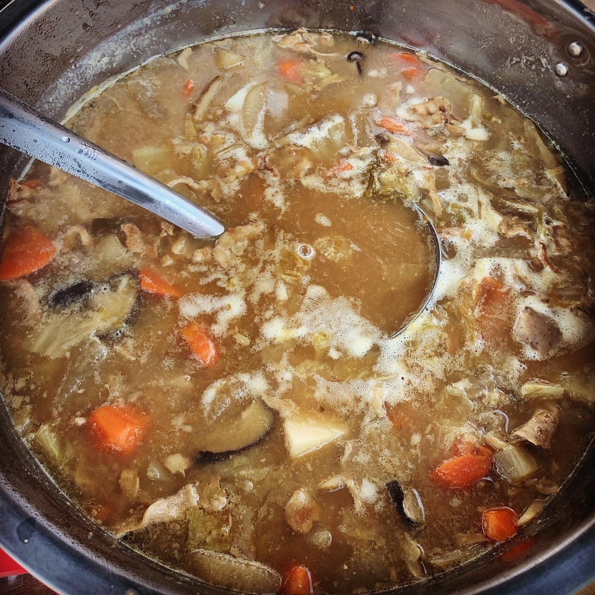 kusanagi_marche's tweet photo. 本日の温かい食べ物😋

#Msupport の #静岡牛100％のハンバーガー、写真はトリュフトッピングのトリュフバーガー🍔

浅間通り #おでんのおがわ の #静岡おでん🍢 

あったかい #豚汁 は、#水見色きらく市、#とらさんキッチン 両ブースで販売中

心も体も温まってくださいね❤️‍🔥

#草薙マルシェは11時まで https://t.co/UBWGXE3UYu