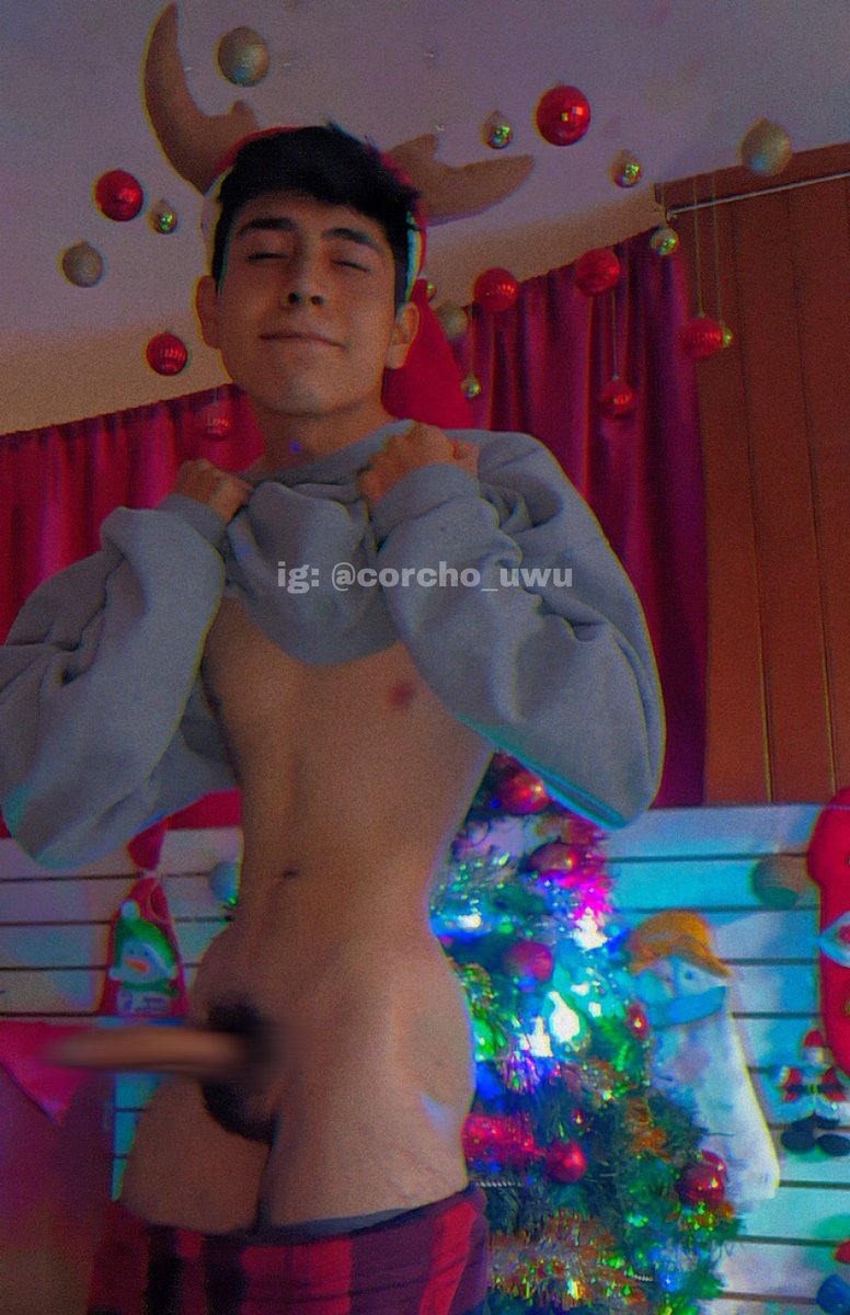 corcho_3's tweet photo. Felíz navidad hermosos uwu. 
Elegiré a 10 personas aleatorias que den retweet, como regalo les daré algo sin censura.🎁
Pero también sígueme en mi nuevo ig: https://t.co/3gg0ph6RnQ https://t.co/4g81mZy1Md