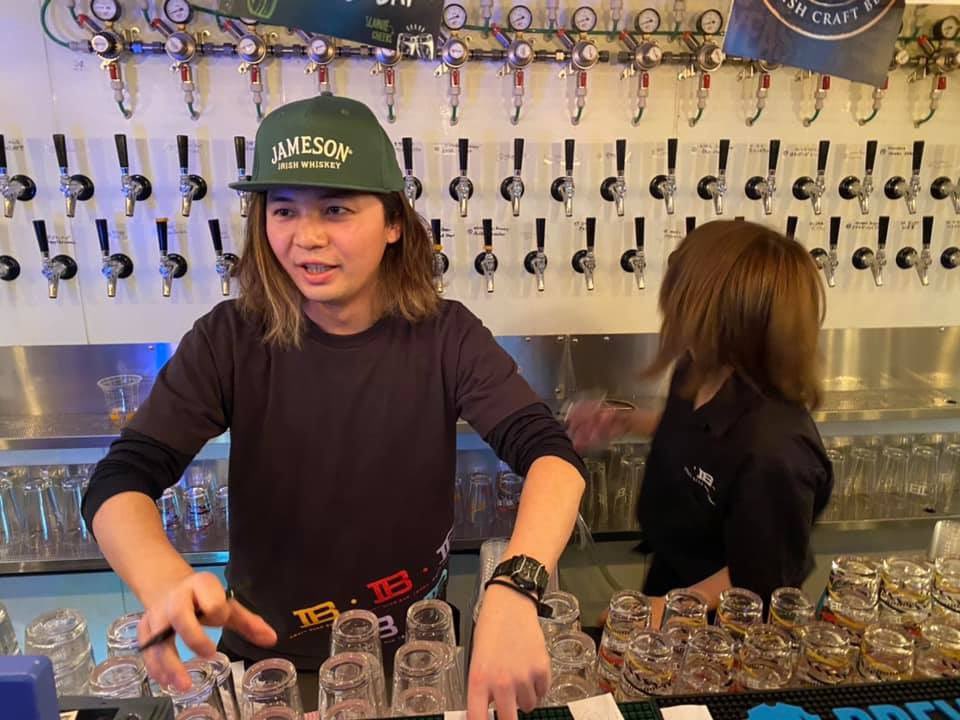 最後の出勤頑張ります✌️

それにしても
色々な髪色や髪型やってきた4年だったな笑