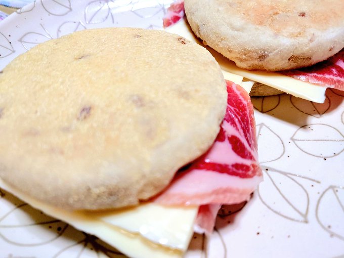 いただきものの生ハムでマフィン 