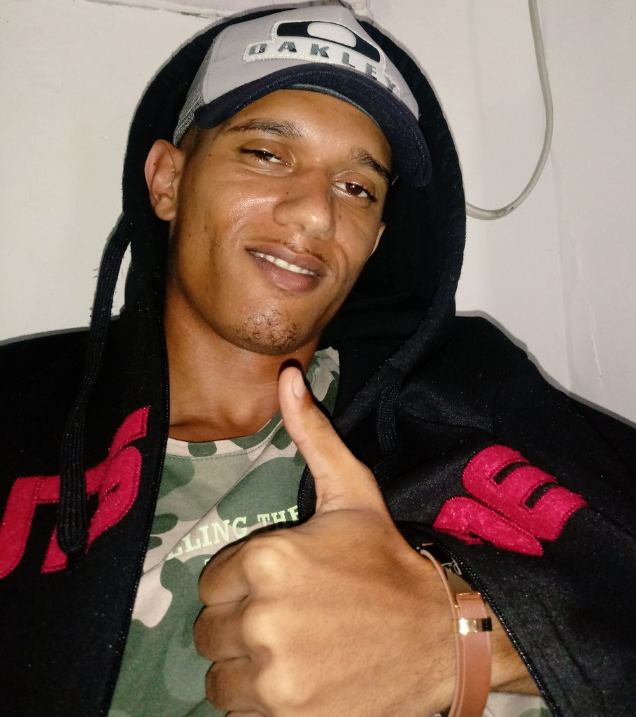 Só acredito no sorriso das crianças.