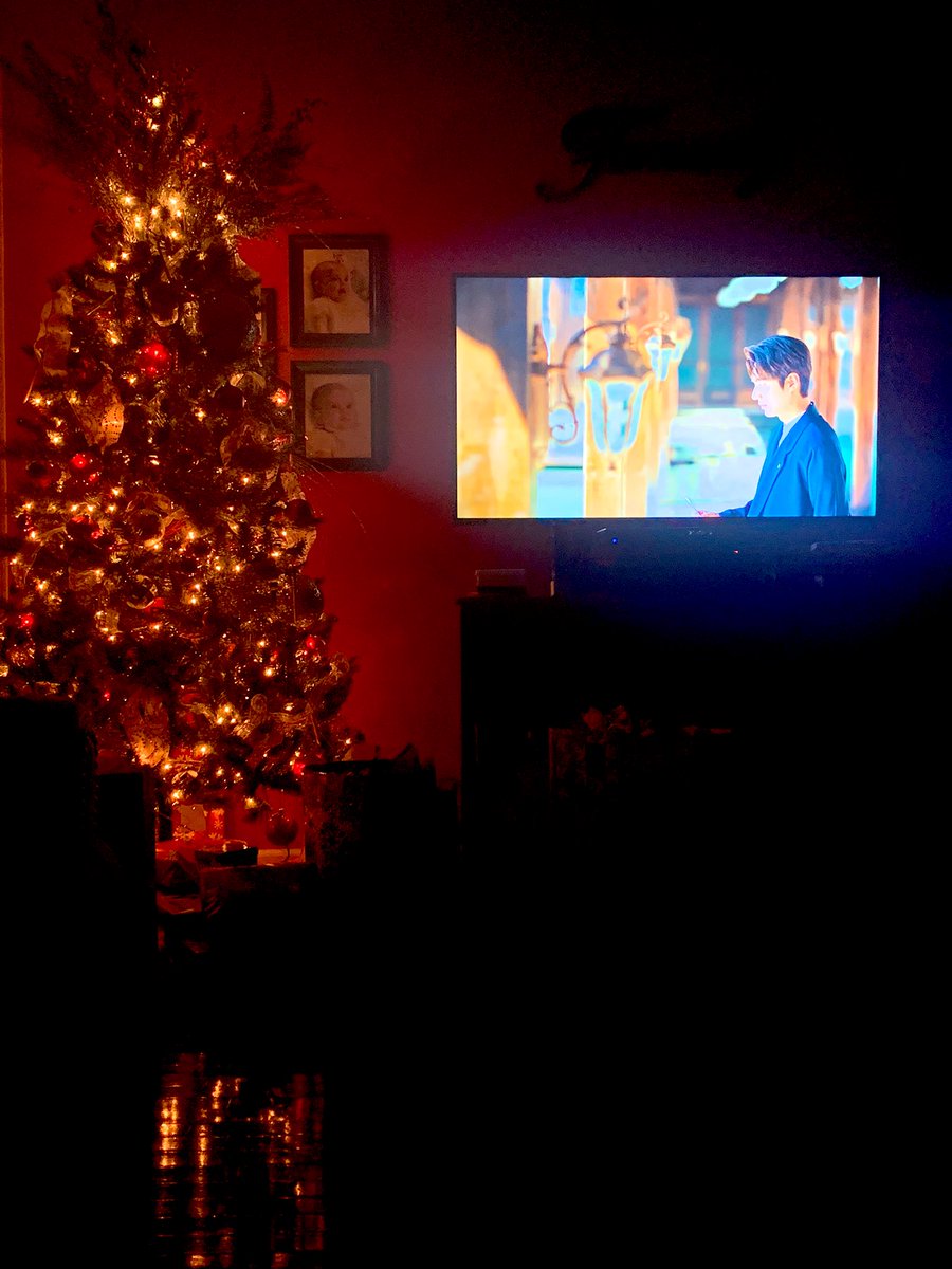 joannarwalton's tweet photo. Tis the season🎅🎄✨ Merry Christmas everyone! https://t.co/NlHs2UqhJU