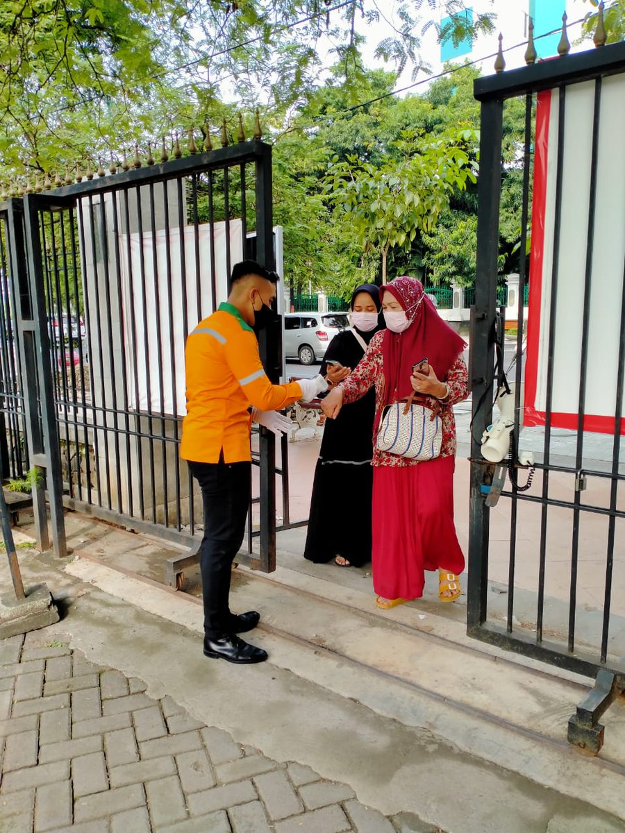 krde_official's tweet photo. Selamat Pagi #RencangRailfans, mulai 25 Desember 2021 hingga 2 Januari 2022, Komunitas Railfans Daop Empat (KRDE) kembali berpartisipasi dalam Posko Nataru di Lawangsewu dan Museum Ambarawa. https://t.co/laOcBgFlFg