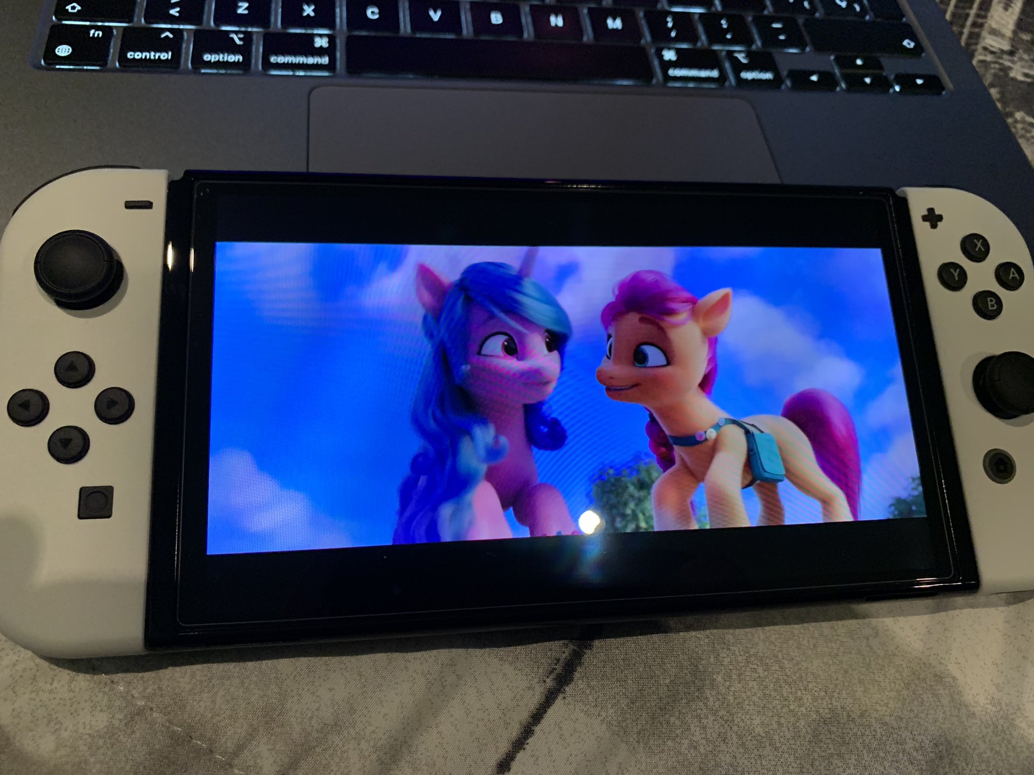 LunaBrony☾ 🔜 CanterFest 2023 🇲🇽 on Twitter: "This is watch A New Generation” in a Nintendo Switch OLED. How about it's better contrast and image quality in its OLED technology? #