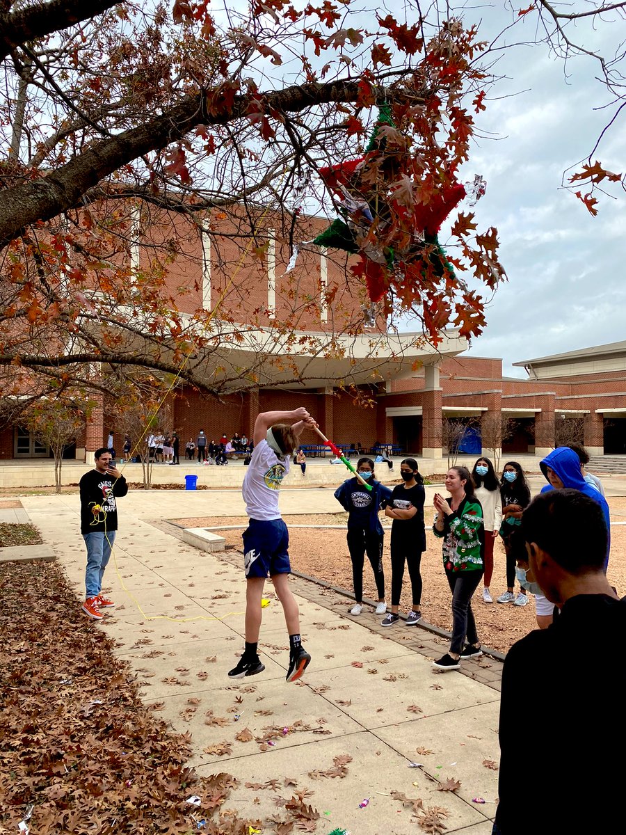 🪅¡Feliz Navidad!🎄After reading about Mexican Christmas traditions some of our Spanish 2 kiddos at <a href="/Cen10titans/">Centennial HS</a> got to let off some steam and hit a piñata before leaving for the break! <a href="/Cen10WorldLang1/">@Cen10WorldLanguages</a> <a href="/FISD_WL/">FISD World Languages</a>
