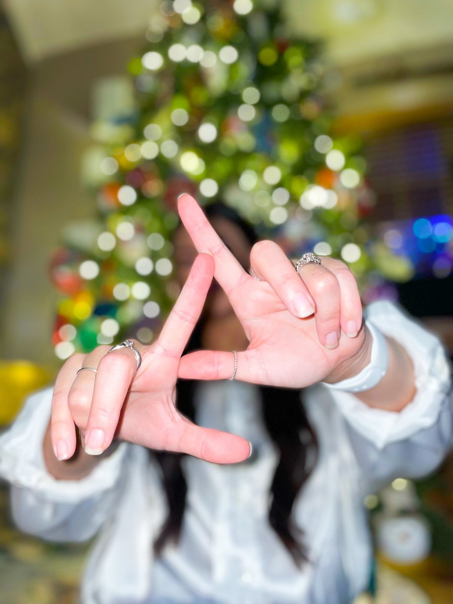 Delta zeta wishes you all a merry Christmas! 🎄❤️