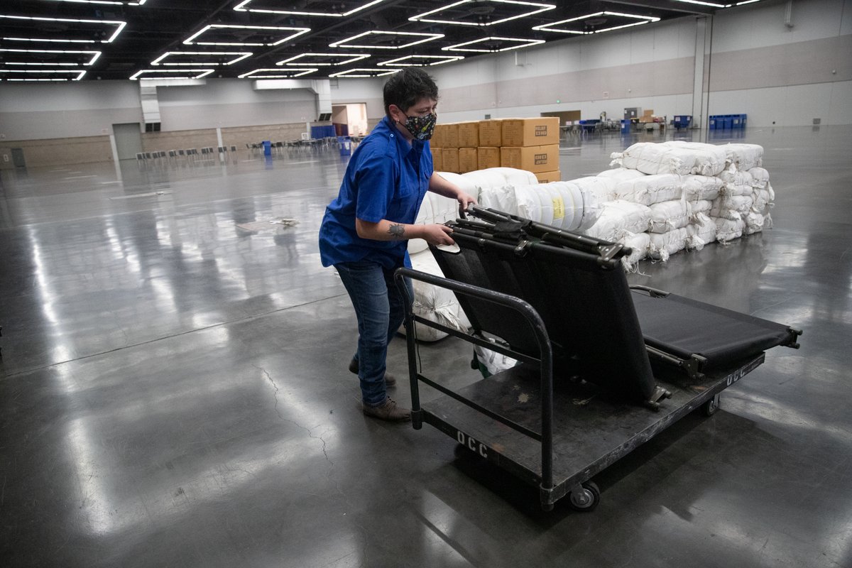With temperatures dropping &amp; snow on the way, we expect more people will need a warm dry place to be in the coming days. We’re readying to open the Oregon Convention Center Sunday night. We need volunteers to help staff the center. Sign up for shifts at: signupgenius.com/go/sw1221occ