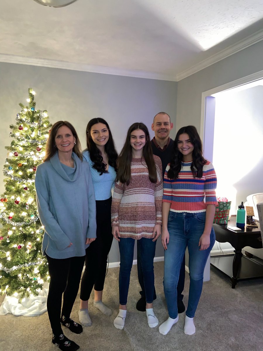 CSU_Vball's tweet photo. Merry Christmas everyone, from our families to yours ❤️💚 https://t.co/B8Hdhg7OoM
