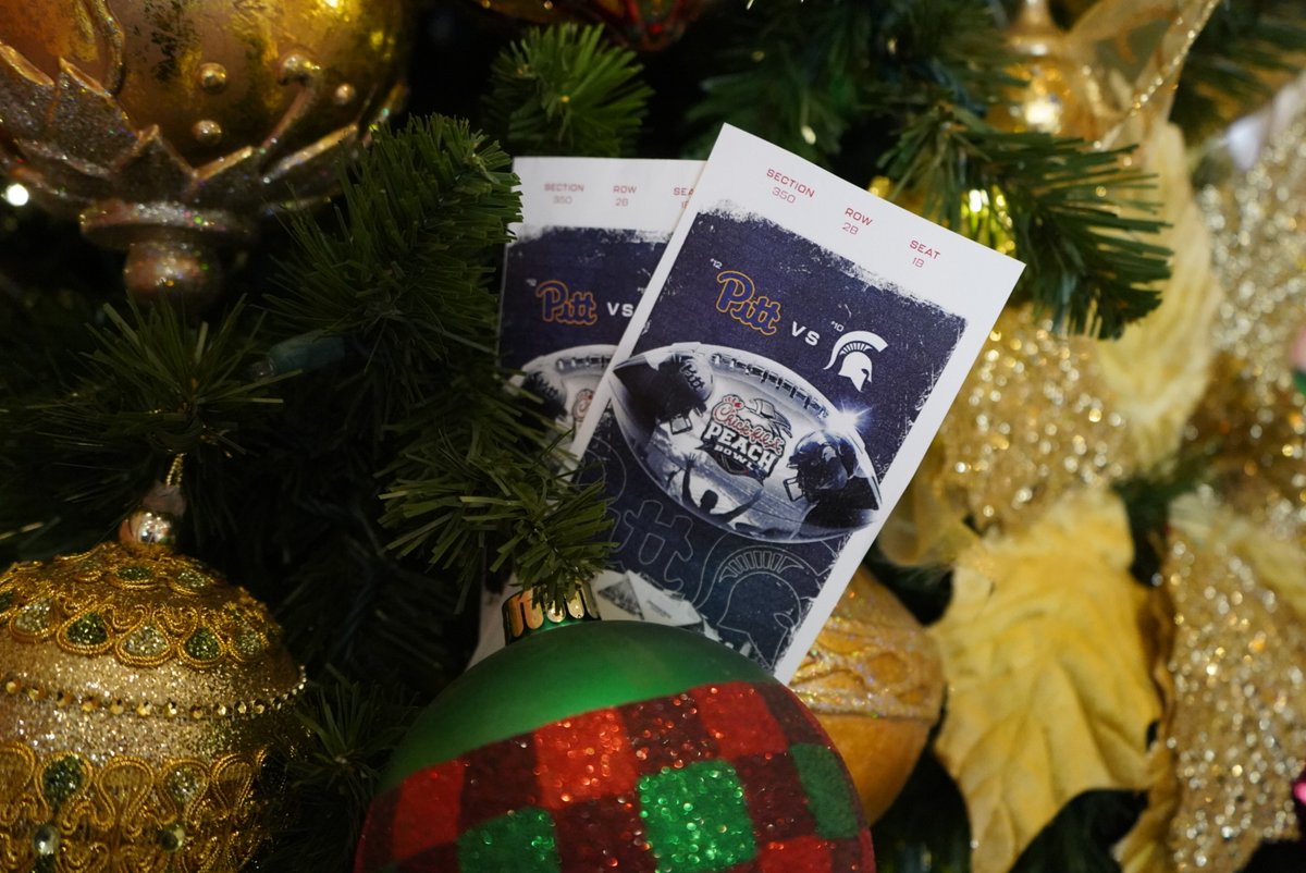 We've got one last surprise as part of the 🎄 1️⃣2️⃣ 𝐷𝑎𝑦𝑠 𝑜𝑓 #𝐶𝐹𝐴𝑃𝑒𝑎𝑐ℎ𝐵𝑜𝑤𝑙 𝐶ℎ𝑟𝑖𝑠𝑡𝑚𝑎𝑠 🎄 

ANOTHER PAIR OF TICKETS!! 🙌

RT this Tweet for your chance to win - must be following <a href="/CFAPeachBowl/">Chick-fil-A Peach Bowl</a> 🤞