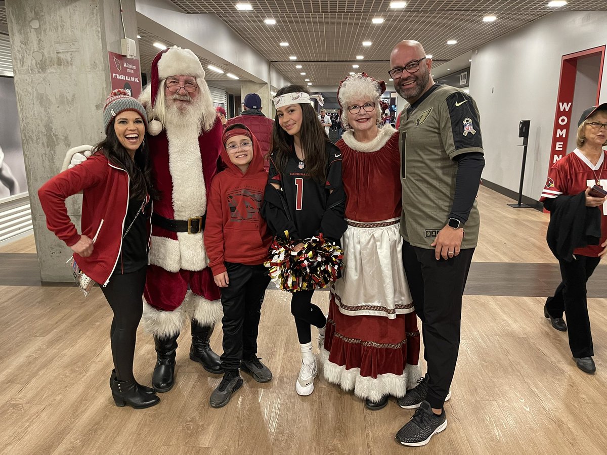 jbroderick10's tweet photo. Merry Christmas from the Broderick. Let’s go @AZCardinals #RedSea https://t.co/Yixoo3nGhe