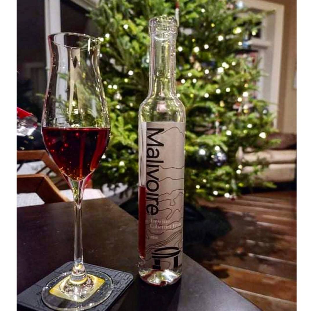 CanoesTo's tweet photo. Day 359 of 365 days of Canadian wine!
~
Tonight we've opened @Malivoire Cabernet Franc Icewine 2019
~
Notes of candied strawberries, fresh raspberries, stewed cranberries and spiced orange. Lusciously sweet, pairs perfectly with the holidays. 
~
What are you drinking tonight? https://t.co/9e4mYTJjq1