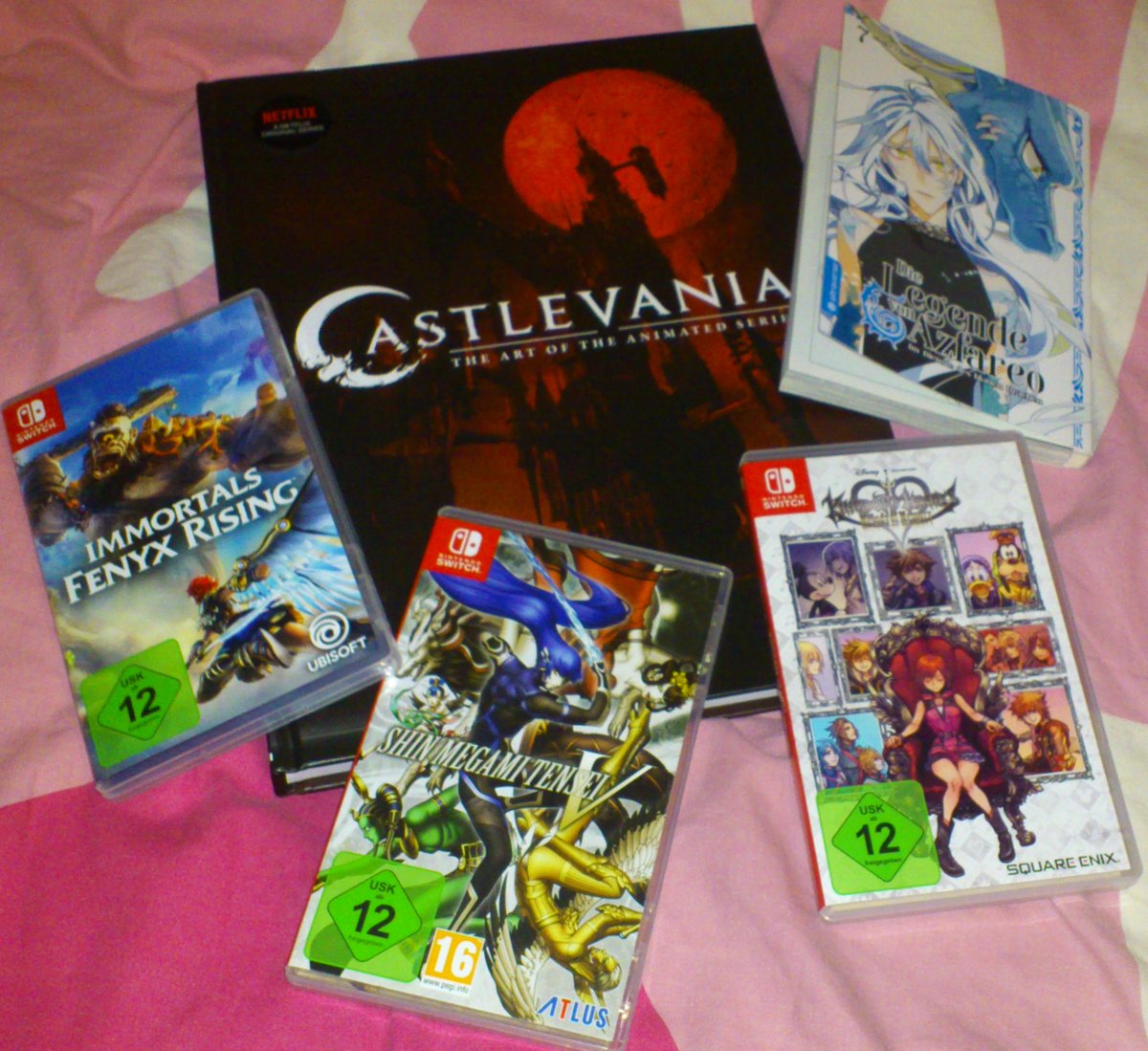 CHRISTMAS HAUL ! <3 

I didn't even know this Artbook existed, aaah. QvQ