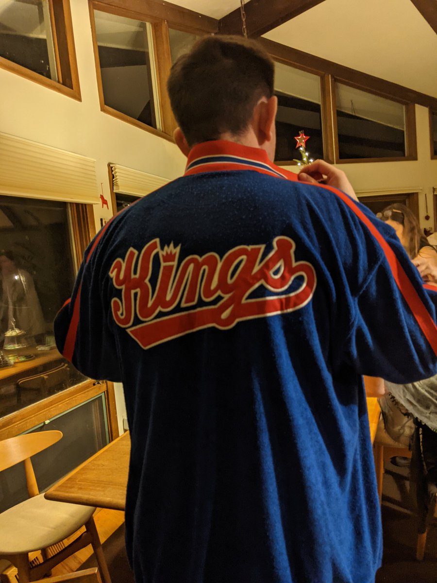 COPHE_news's tweet photo. Christmas is drippin'. As the youngsters say. #kckings #retro https://t.co/JKqgH0otCN